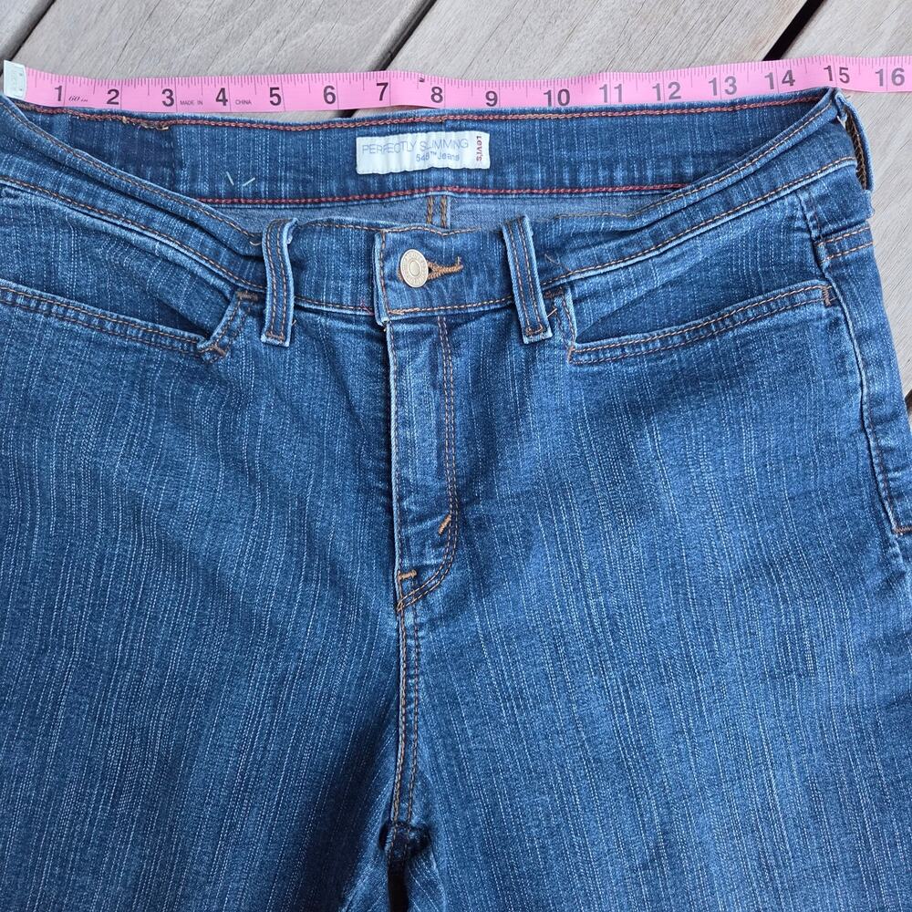 Levi's 548 Jeans Blue Perfectly Slimming Bermuda Medium Wash Womens 12 - Picture 9 of 10